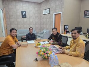 Prof.Abzar Saat menerima kunjungan Komunitas Tuna Rungu Diruang Kerjanya UIN Samarinda, Kaltim, 12 Agustus 2025