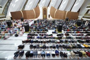 Ribuan Jamaah Gelar Tarawih Perdana di Masjid Negara IKN.( Dok: Humas OIKN)